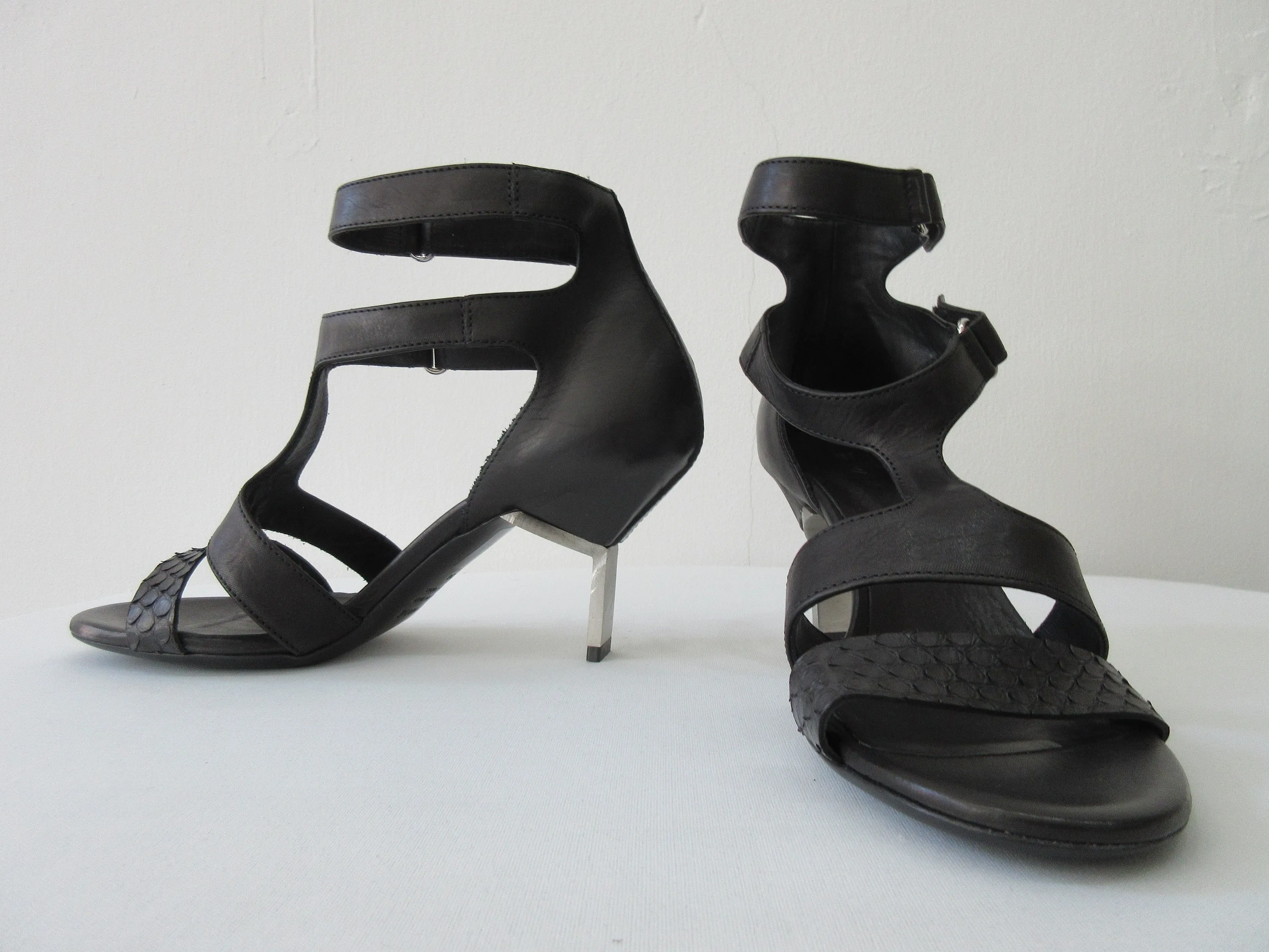 20S01 -Vic Matie Double Strap Heels