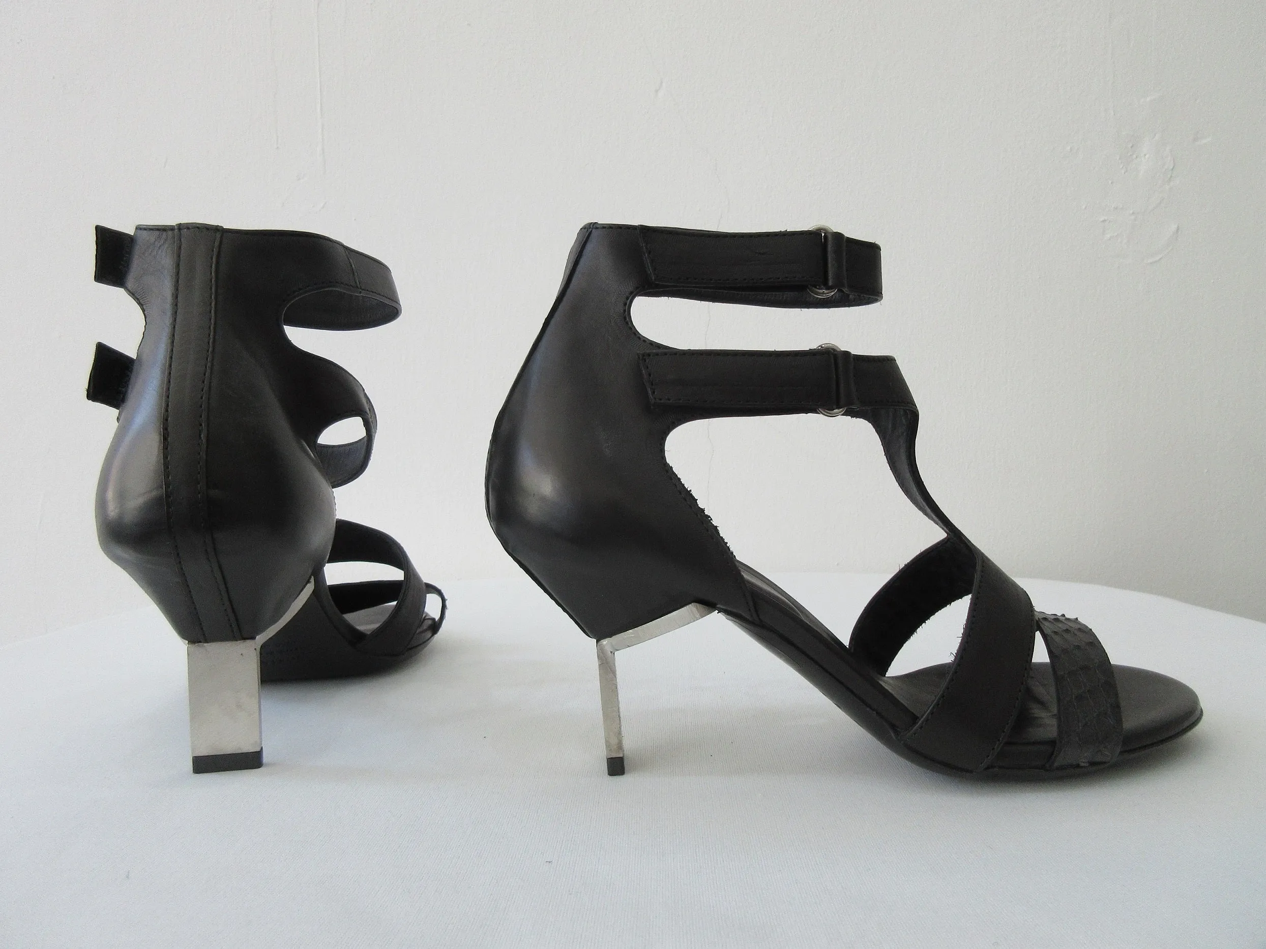 20S01 -Vic Matie Double Strap Heels