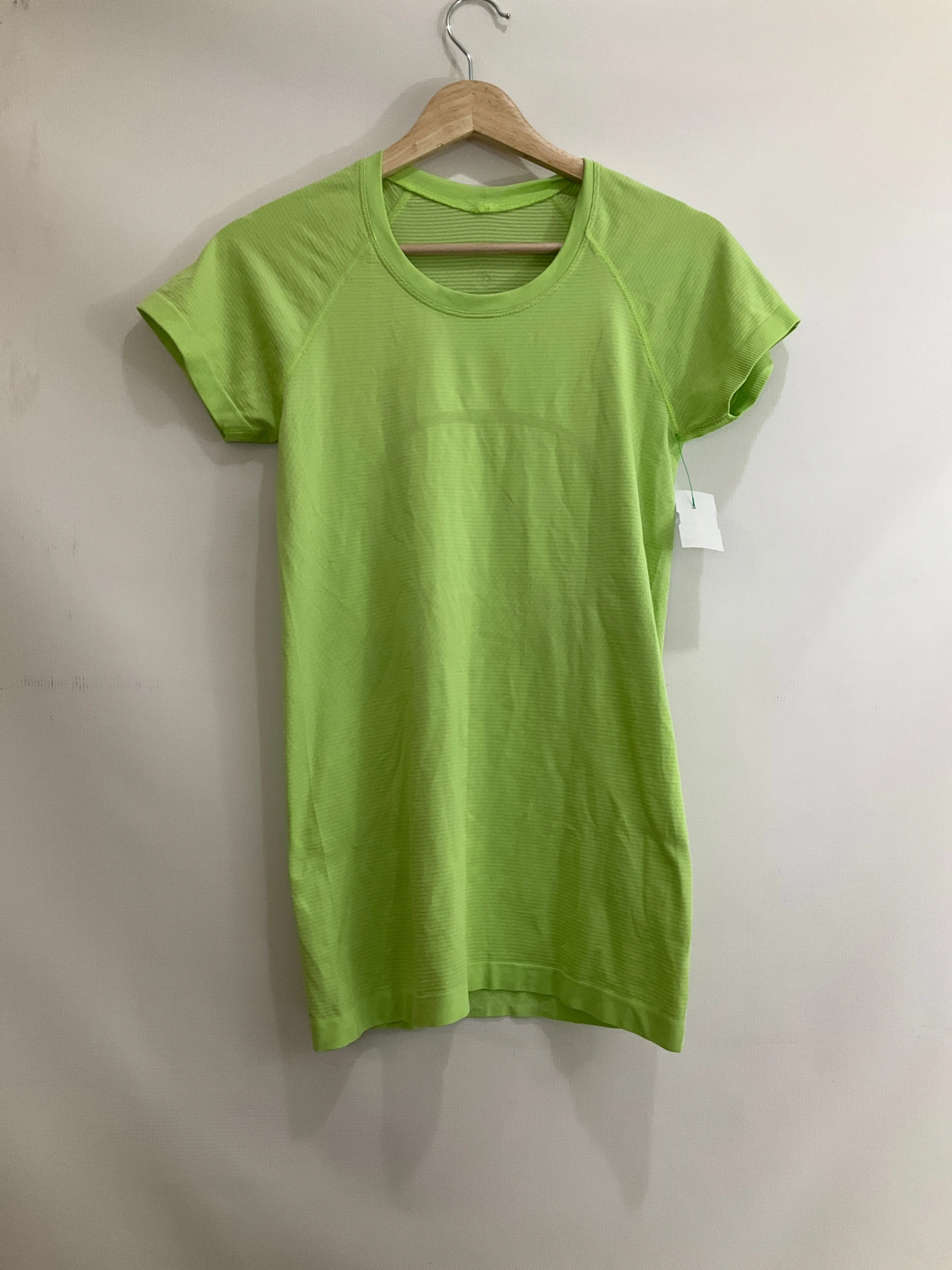 Athletic Top Short Sleeve By Lululemon In Chartreuse, Size: 4