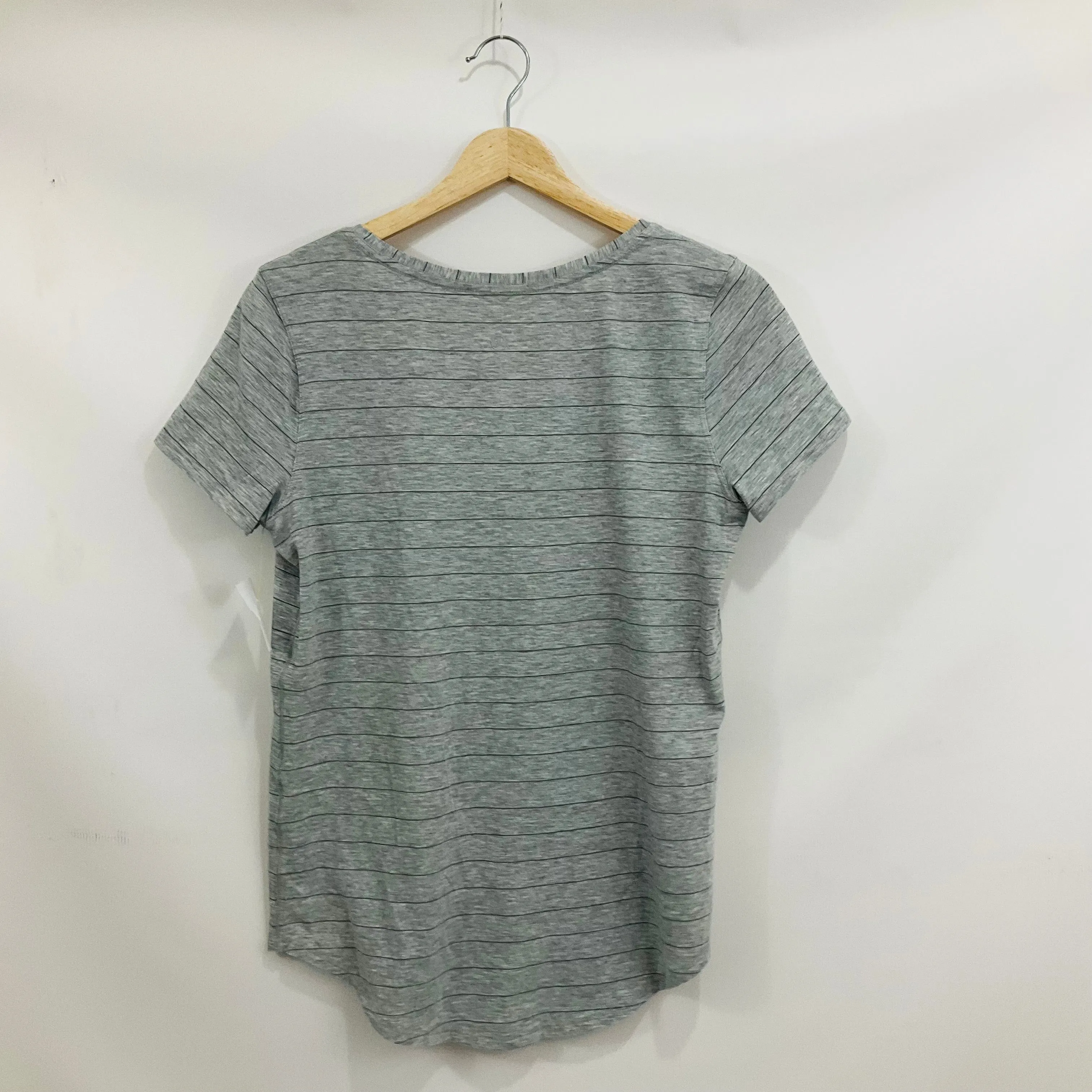 Athletic Top Short Sleeve By Lululemon In Grey, Size: 4